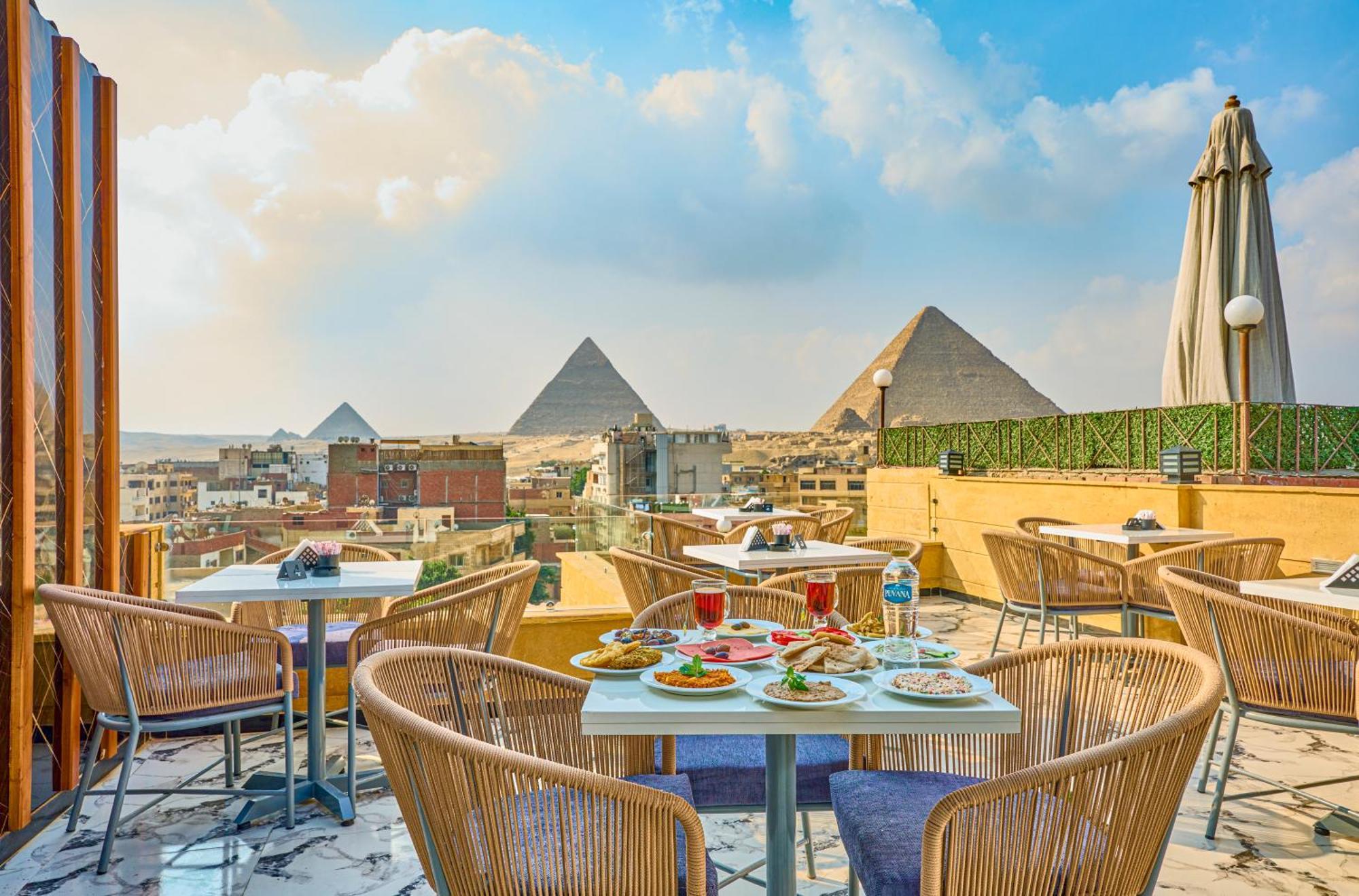 فندق Cleopatra Tower Pyramid View Kafret el-Gabal المظهر الخارجي الصورة